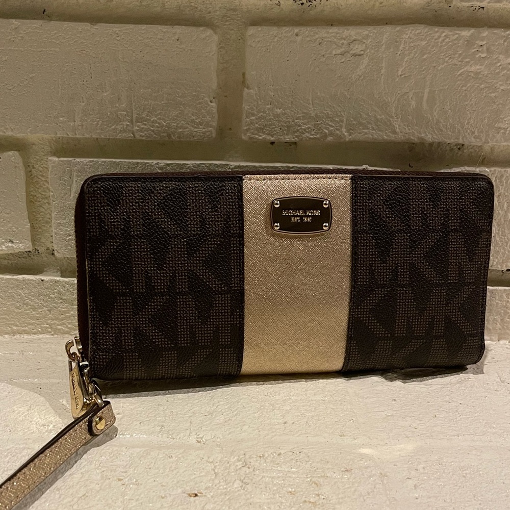 Michael Kors Wristlet Wallet